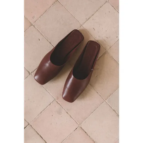 Shoes > Flats > Mules - - Cortana - Modalova