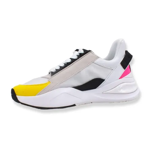 Shoes > Sneakers - - Guess - Modalova