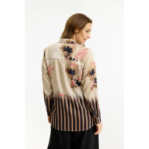 Blouses & Shirts > Shirts - - IN Front - Modalova