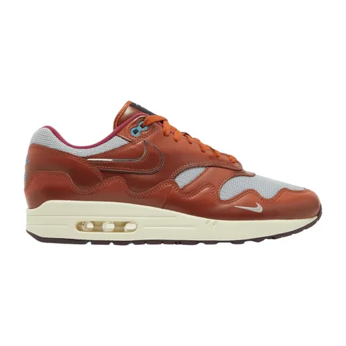 Nike - Shoes > Sneakers - Brown - Nike - Modalova