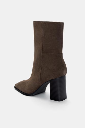 Sets/public/b1aa/7285/84d84f74a54e/aa9cd0949a74/11108640131-A2M/11108640131-A2M.jpg?ts=1752585917737" - Apparel & Accessories > Shoes - Modalova