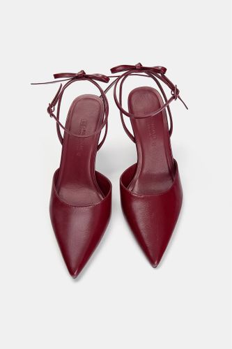 S://static.pullandbear.net/assets/public/441c/0059/86754cba9c87/4bb7b635c0b0/11501640055-A3M/11501640055-A3M.jpg?ts=1750160571849" - Apparel & Accessories > Shoes - Modalova