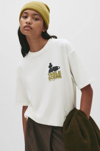 Net/assets/public/0c5e/af0f/4e7842608525/7d74ddafb387/07152385805-A2M/07152385805-A2M.jpg?ts=1759394319949" - Apparel & Accessories > Clothing > Shirts & Tops - Modalova