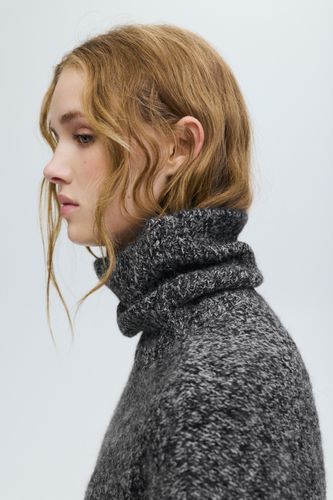 Lic/acf2/2a5b/b0f04fc0aca4/4f524af89cb9/07550381800-A2M/07550381800-A2M.jpg?ts=1764089325688" - Apparel & Accessories > Clothing > Shirts & Tops - Modalova