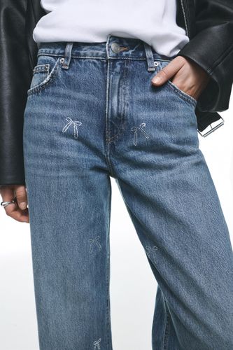 Tatic.pullandbear.net/assets/public/5c7b/8c51/9b354da8a00f/686a248fb9a2/07687339427-A2M/07687339427-A2M.jpg?ts=1763052578775" - Apparel & Accessories > Clothing > Pants - Modalova