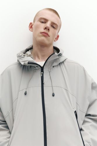 Coupe-Vent Léger À Capuche - Pull&Bear - Modalova