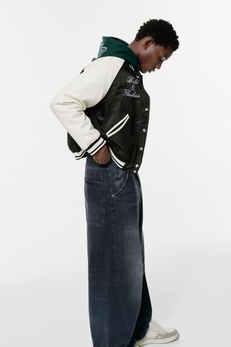 M.jpg?ts=1757665954645" - Jacket,Front face,Front or side facing,white_background,model,Human face,Sports uniform,Clothing - Modalova