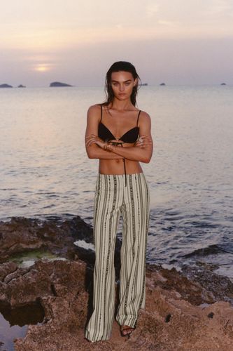 Pantalon À Rayures Et Paillettes - Pull&Bear - Modalova