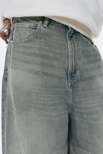 A05e/a7b1/f8d54d168c34/d72bb9336818/07687521922-A2M/07687521922-A2M.jpg?ts=1757949881008" - Apparel & Accessories > Clothing > Pants - Modalova