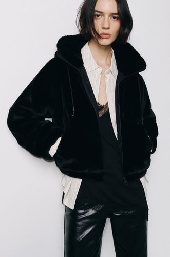 Veste Fausse Fourrure À Capuche - Pull&Bear - Modalova