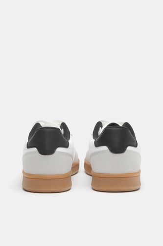 Af60/e3bf4cd3b720/dcde613f3e35/11318640001-A2M/11318640001-A2M.jpg?ts=1758014923166" - Apparel & Accessories > Shoes - Modalova