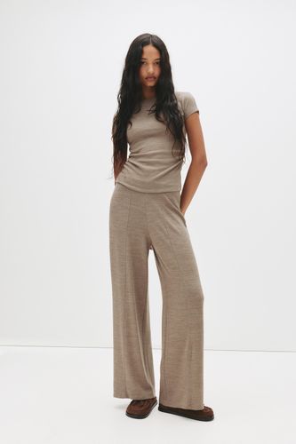 Static.pullandbear.net/assets/public/fa95/0753/1b7a4c9a8547/0ec8e999d667/07152466700-A2M/07152466700-A2M.jpg?ts=1757492323535" - Apparel & Accessories > Clothing > Shirts & Tops - Modalova