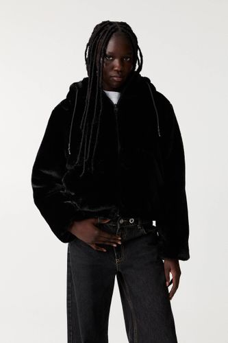Veste En Fausse Fourrure À Capuche - Pull&Bear - Modalova