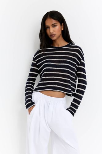 Pull À Rayures En Maille Coupée - Pull&Bear - Modalova