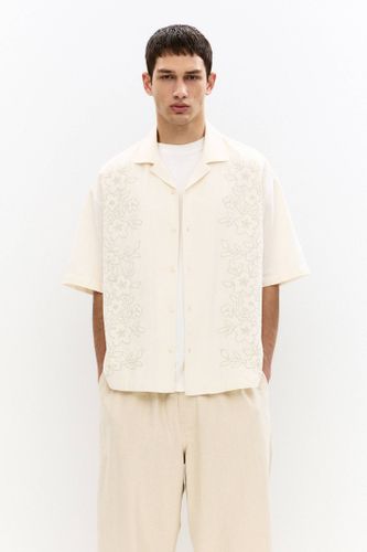 Chemise Manches Courtes Broderie Fleurs - Pull&Bear - Modalova