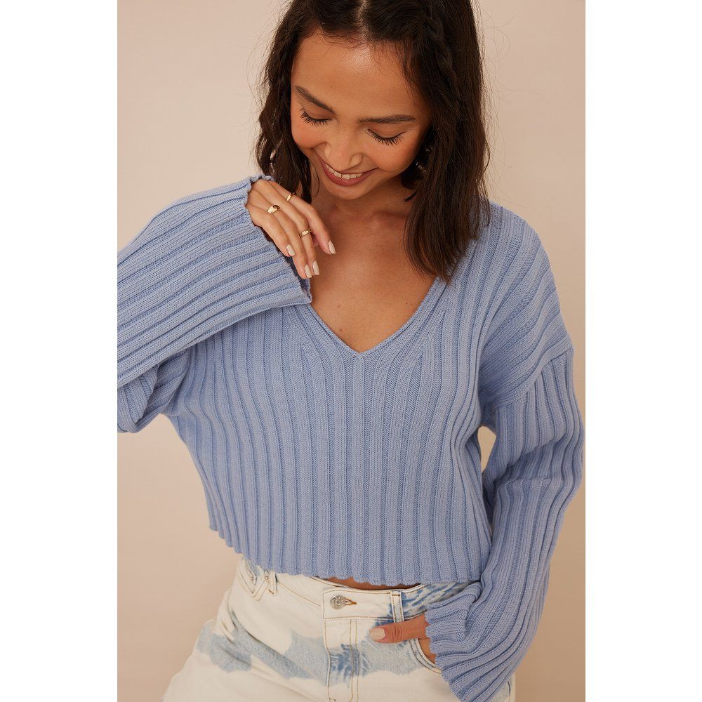 Pull tricoté à col en V - Blue - Amaka & Fia Hamelijnck x NA-KD - Modalova