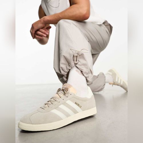 Adidas offre 5300 chaussures top