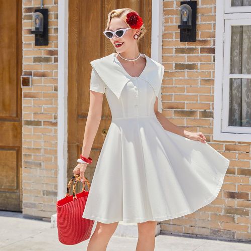 Robe à col claudine sale